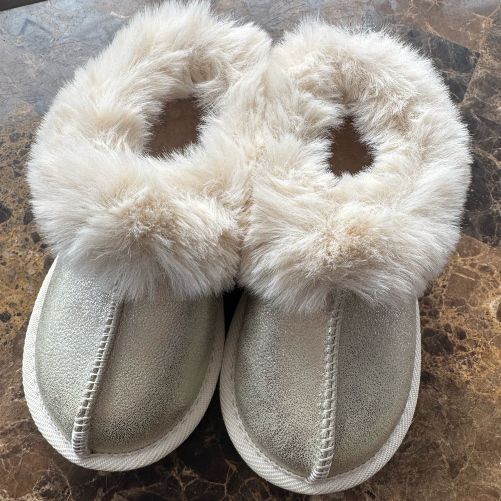 Cat & Jack Toddler Faux Fur slip on shoes Size 8C Silver – New Without Tags